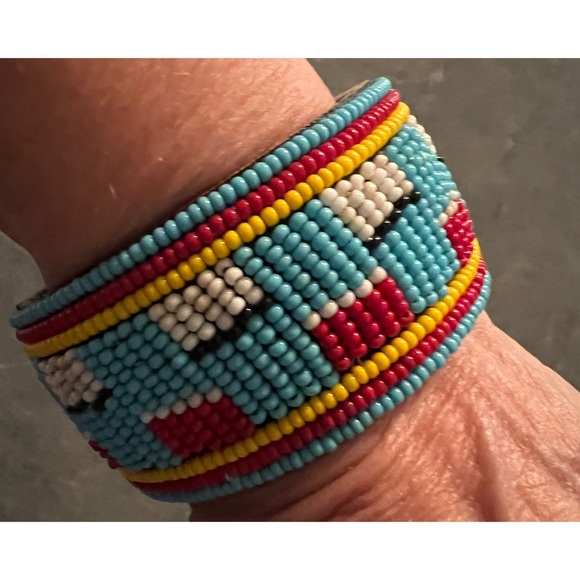 New Maasai hand-beaded bracelet. - Picture 5 of 7